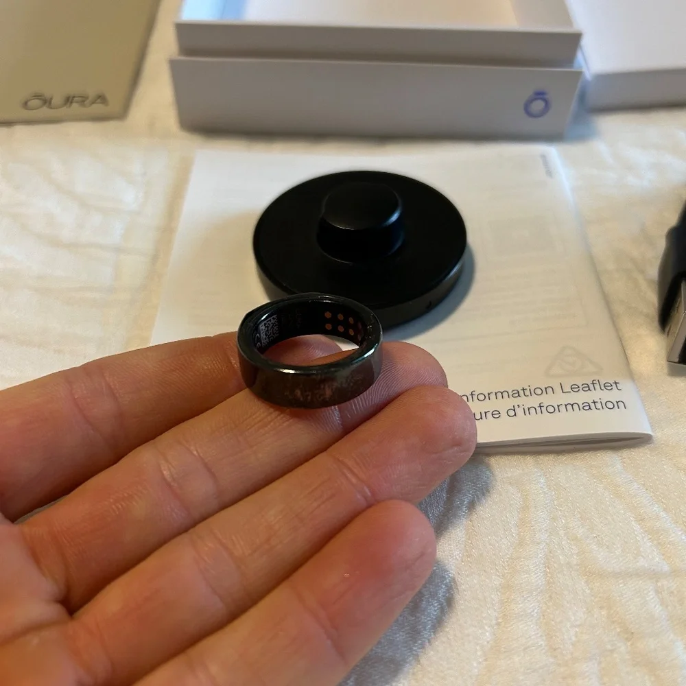 Oura Ring (with Box, Charger & Cable)